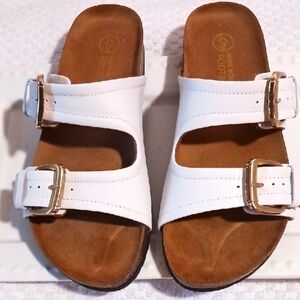 Gorgeous! White Mountain White and Brown Comfort Sandals